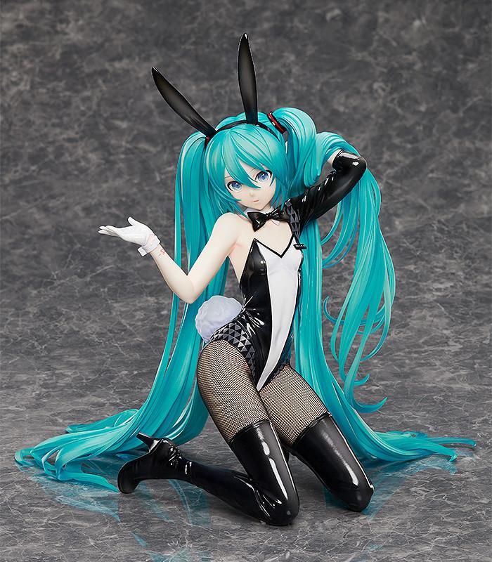 Hatsune Miku: Bunny Ver. Art by SanMuYYB 1/4 Scale Figure (Re-run)