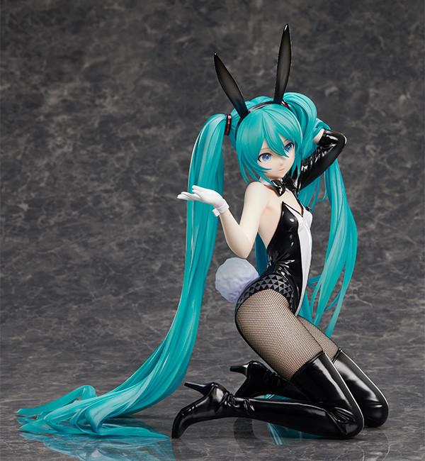 Hatsune Miku: Bunny Ver. Art by SanMuYYB 1/4 Scale Figure (Re-run)