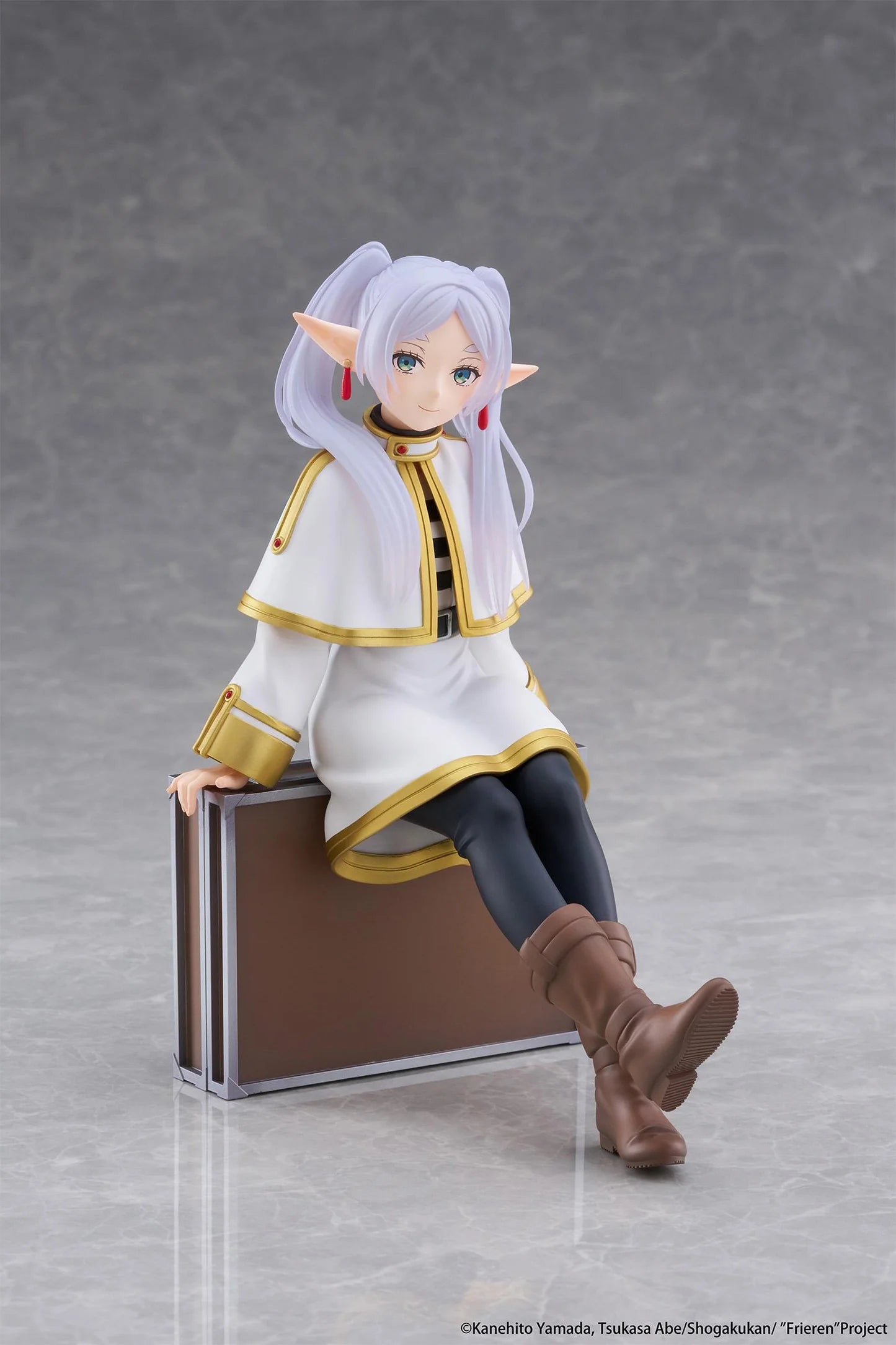 Frieren: Beyond Journey's End Frieren: Trunk Case Ver. Desktop Cute Figure (Re-run)