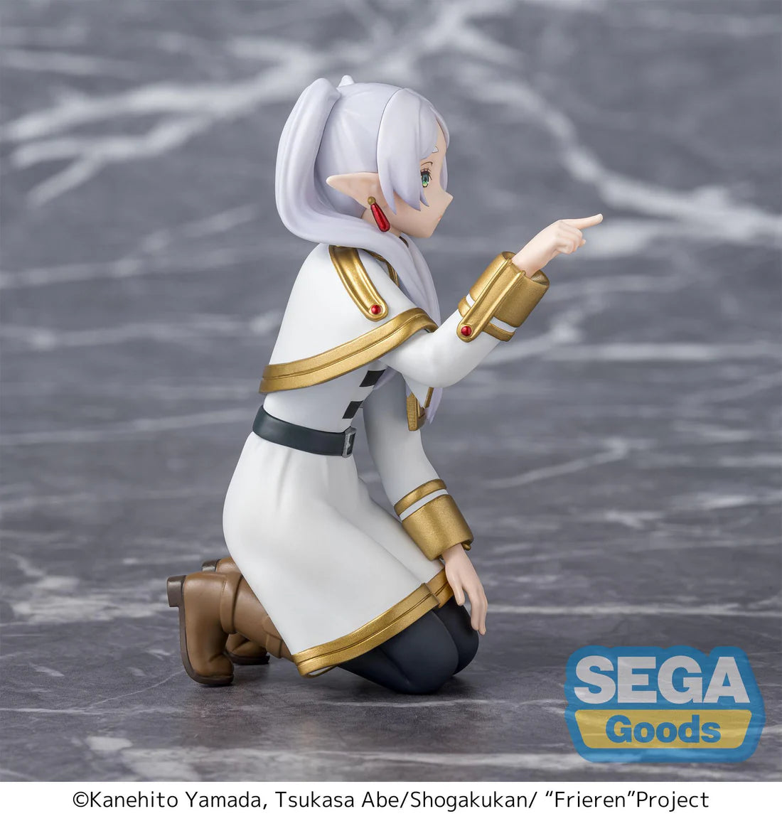 Frieren: Beyond Journey's End Frieren (Poking Something) Premium Perching Figure