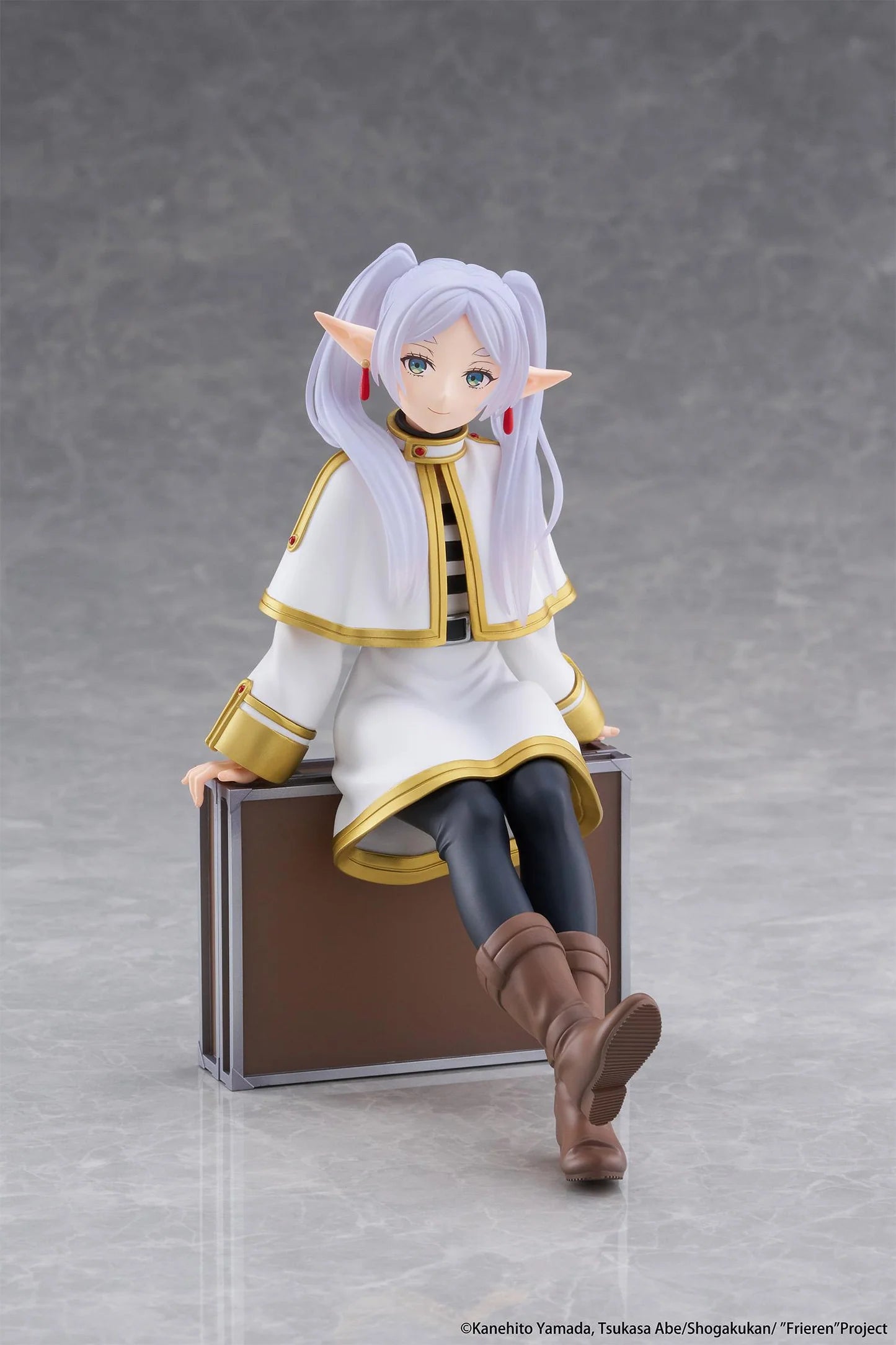 Frieren: Beyond Journey's End Frieren: Trunk Case Ver. Desktop Cute Figure (Re-run)
