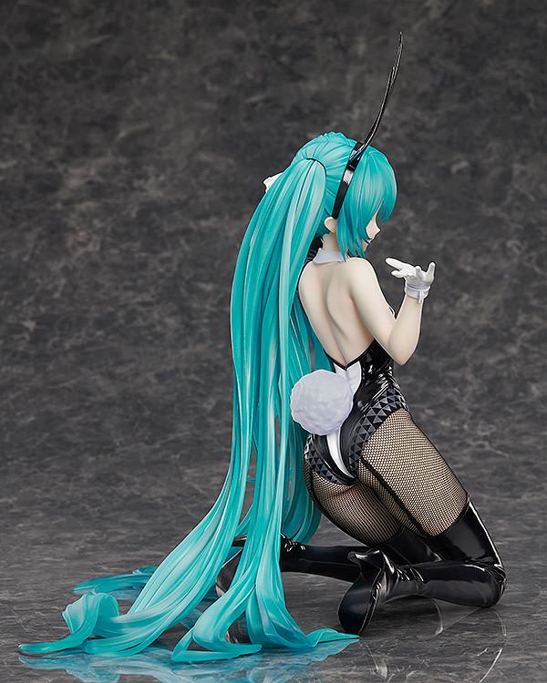 Hatsune Miku: Bunny Ver. Art by SanMuYYB 1/4 Scale Figure (Re-run)
