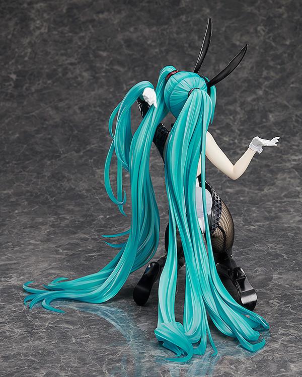 Hatsune Miku: Bunny Ver. Art by SanMuYYB 1/4 Scale Figure (Re-run)
