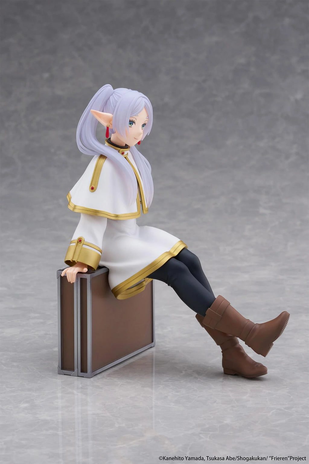 Frieren: Beyond Journey's End Frieren: Trunk Case Ver. Desktop Cute Figure (Re-run)