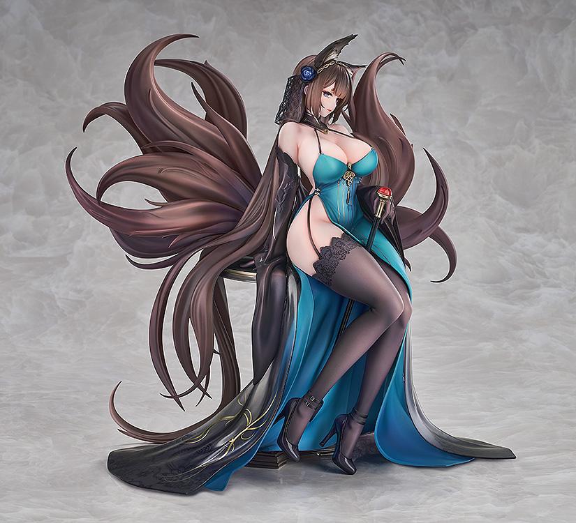 Azur Lane Amagi: Throne of Fallen Petals Ver. 1/7 Scale Figure