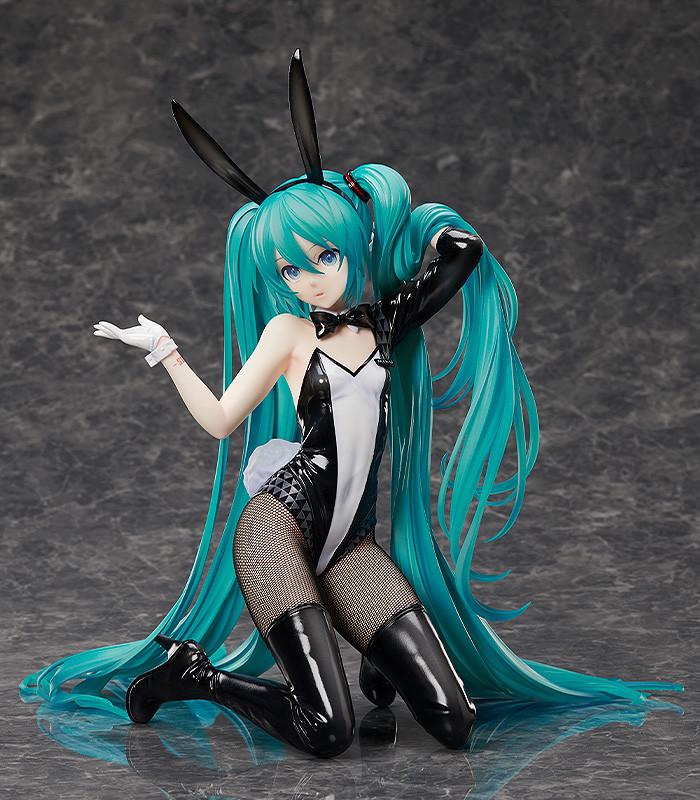 Hatsune Miku: Bunny Ver. Art by SanMuYYB 1/4 Scale Figure (Re-run)