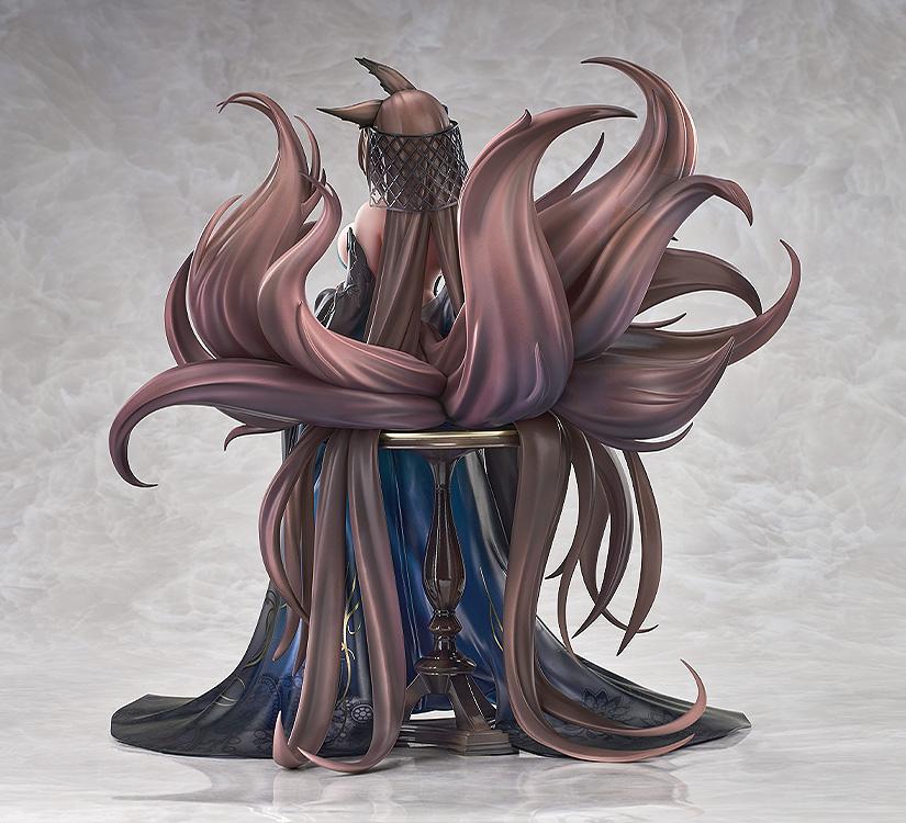 Azur Lane Amagi: Throne of Fallen Petals Ver. 1/7 Scale Figure