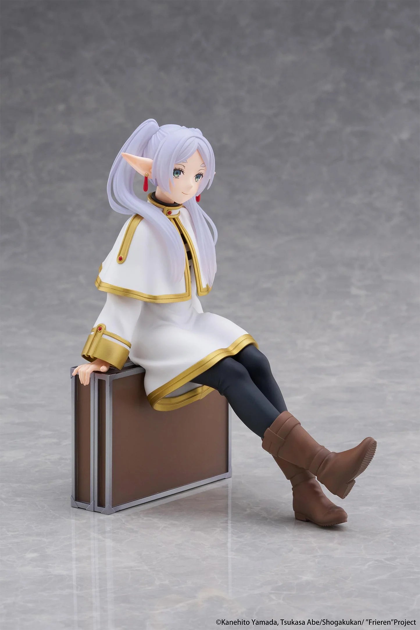 Frieren: Beyond Journey's End Frieren: Trunk Case Ver. Desktop Cute Figure (Re-run)