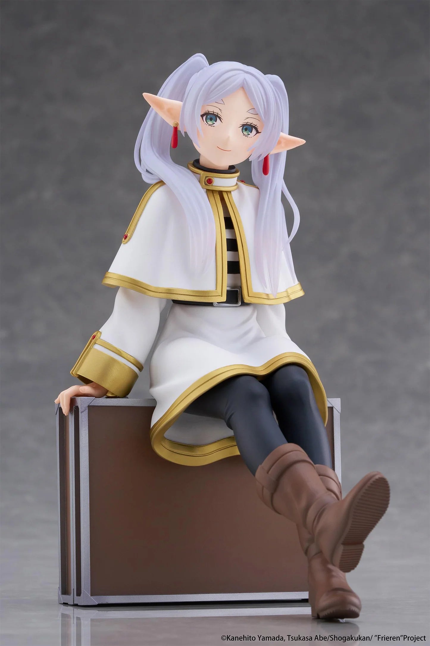 Frieren: Beyond Journey's End Frieren: Trunk Case Ver. Desktop Cute Figure (Re-run)